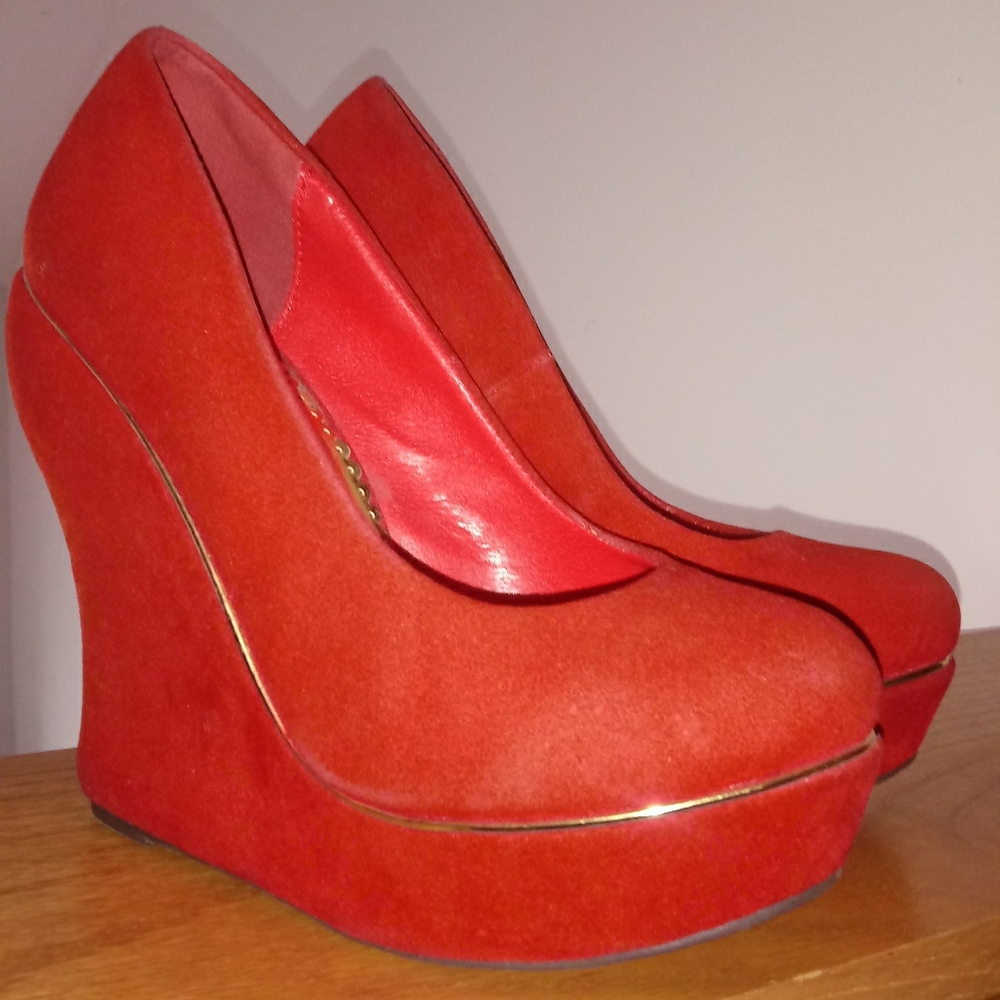 Red wedge heels